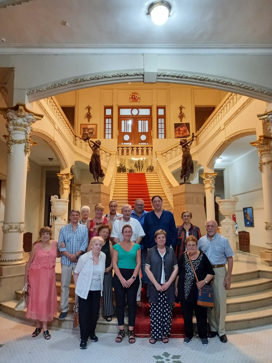 El Concejo Municipal de Rosario declara Visitantes Distinguidos a Almudena Martínez, coordinadora general de la Fundación San Millán de la Cogolla y a Adolfo Falces, director artístico del programa de educación patrimonial de dicha Fundación.

<a href="/Emilianensis/">Emilianensis #SanMillán #Suso #Yuso #LaRioja</a>