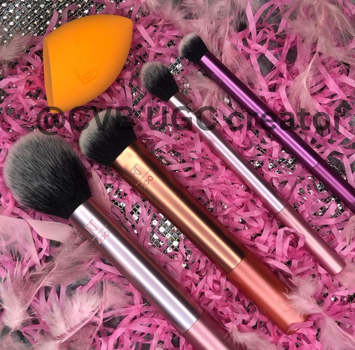 TheUGCcreator1's tweet photo. Real technique brush set @realtechniques #ugccommunity #UGCcontent #ugccontentcreator https://t.co/oYsRdIAsws
