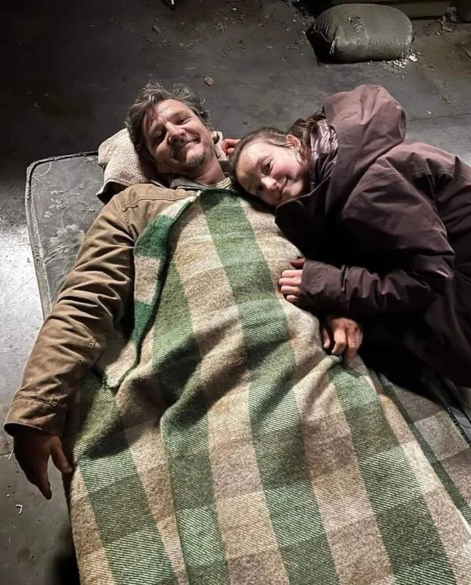 SergioVideira's tweet photo. Este es Juan junto a su hija Eliana, el sufre de una extraña enfermedad. Con cada retuit lo ayudas a Pagar su tratamiento. #TodosPorJuan https://t.co/nQAsGCR0ES