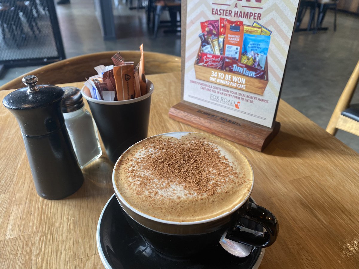 marugotonz's tweet photo. #ニュージーランド #ロバートハリス で #カプチーノ をオーダー。カプチーノの場合、チョコレートかシナモンかどちらのパウダーをのせるのか聞かれます☕️ロバートハリスは無料wifiが使えて👍 https://t.co/oBXWQpwsh9