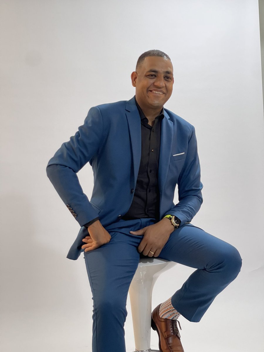 raymundoortizd's tweet photo. Así de feliz me pongo cuando recuerdo que mañana daremos el primer picazo para dejar iniciados los trabajos del sistema de drenaje de la calle 20. 😎 https://t.co/YjIjW5Z8Y5