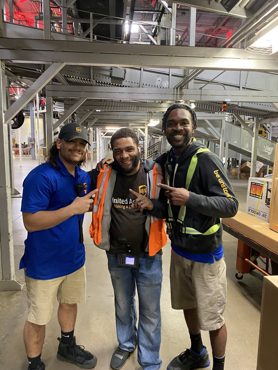 Recognizing <a href="/UPSers/">UPSers</a> Justin Jacobs for being the hardest worker and best sweeper in the building.  Always reliable and flexible to help out the entire operation! Thank you for what you do for <a href="/UPS/">UPS</a> <a href="/bigtymer504/">E.J.⚜</a> #DeliverWhatMatters