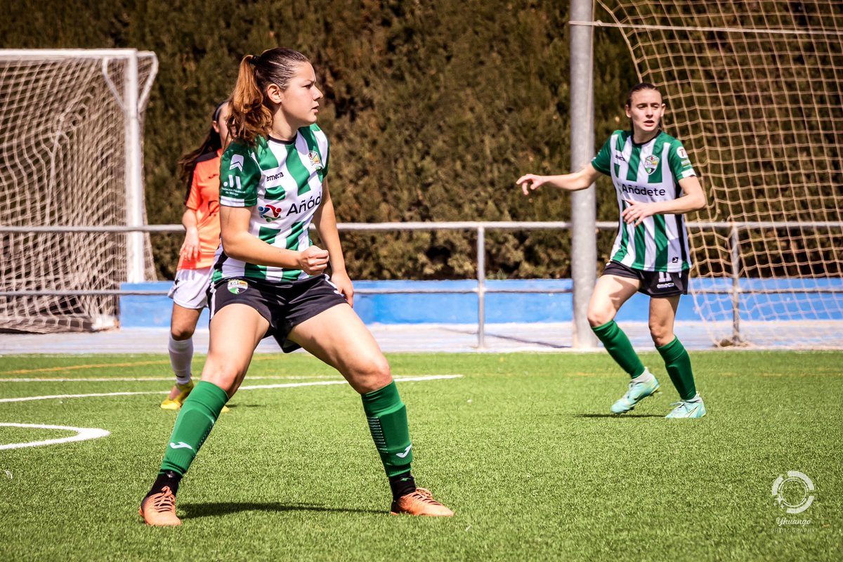 UDAntequeraFem's tweet photo. 🤩 ¡Otro debut! Este pasado finde semana una de nuestras jugadoras del equipo cadete ha debutado con el primer equipo 👏🏼👏🏼
#LauraRodriguez ¡Enhorabuena! Y a seguir 💪🏼💚
Nuestra cantera es presente y futuro 🔝
#LucharJugarYGanar https://t.co/CA7IixrceZ
