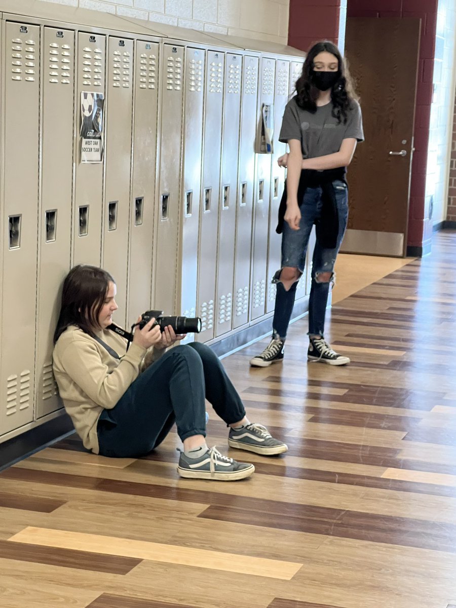 DMA Students were playing around with perspective today with the DSLR Canon Rebels. 📸 <a href="/mr_pedersenwoms/">Brandon Pedersen</a> <a href="/DLDistrict76/">Diamond Lake District 76</a> #sparkleon #D76diamonds @linktohansen