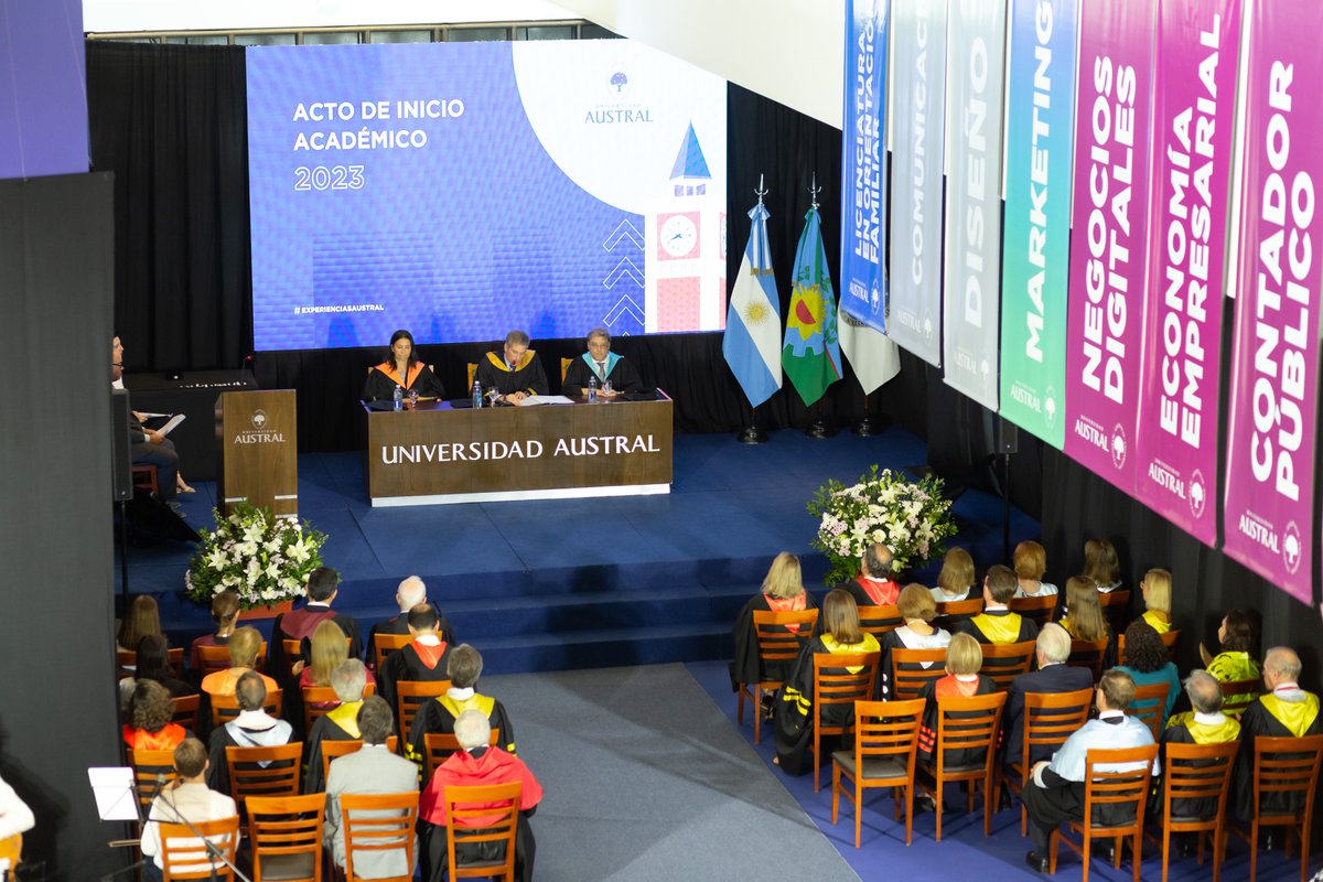 IngAustral's tweet photo. 🙌 Y alentó al claustro docente: ¡Mostremos nuestra propia pasión por el #servicio, por el bien de todos, sepamos inspirar la responsabilidad de hacernos cargo del destino común! https://t.co/dtELPmj1iV