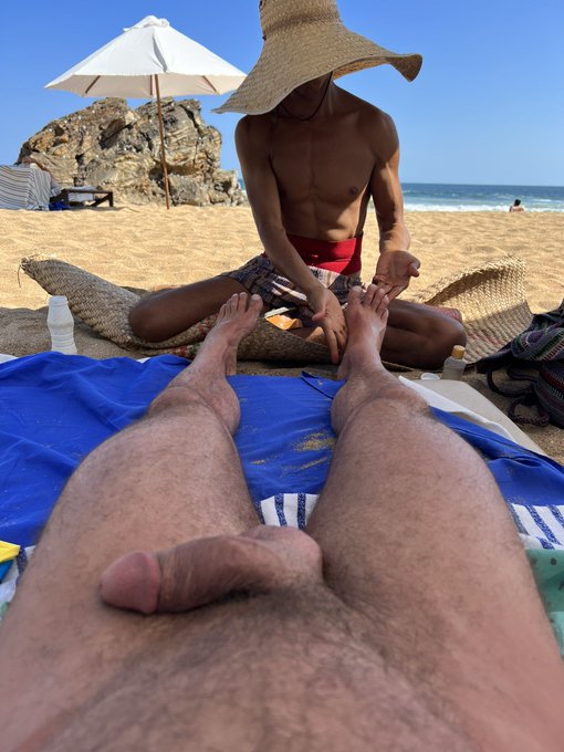 Current state of affairs for my husband! #footmassage 
.
.
#zipolite #mexico #Oaxaca #gayzipolite #gaybeach