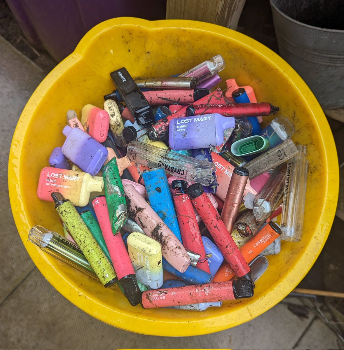 IrvineBeach's tweet photo. All collected from the streets, verges of Irvine and the beach in the last month (it's a big bucket)...

This is why we support @LessWasteLaura campaign to #BanDisposableVapes https://t.co/k4UB0gebUm