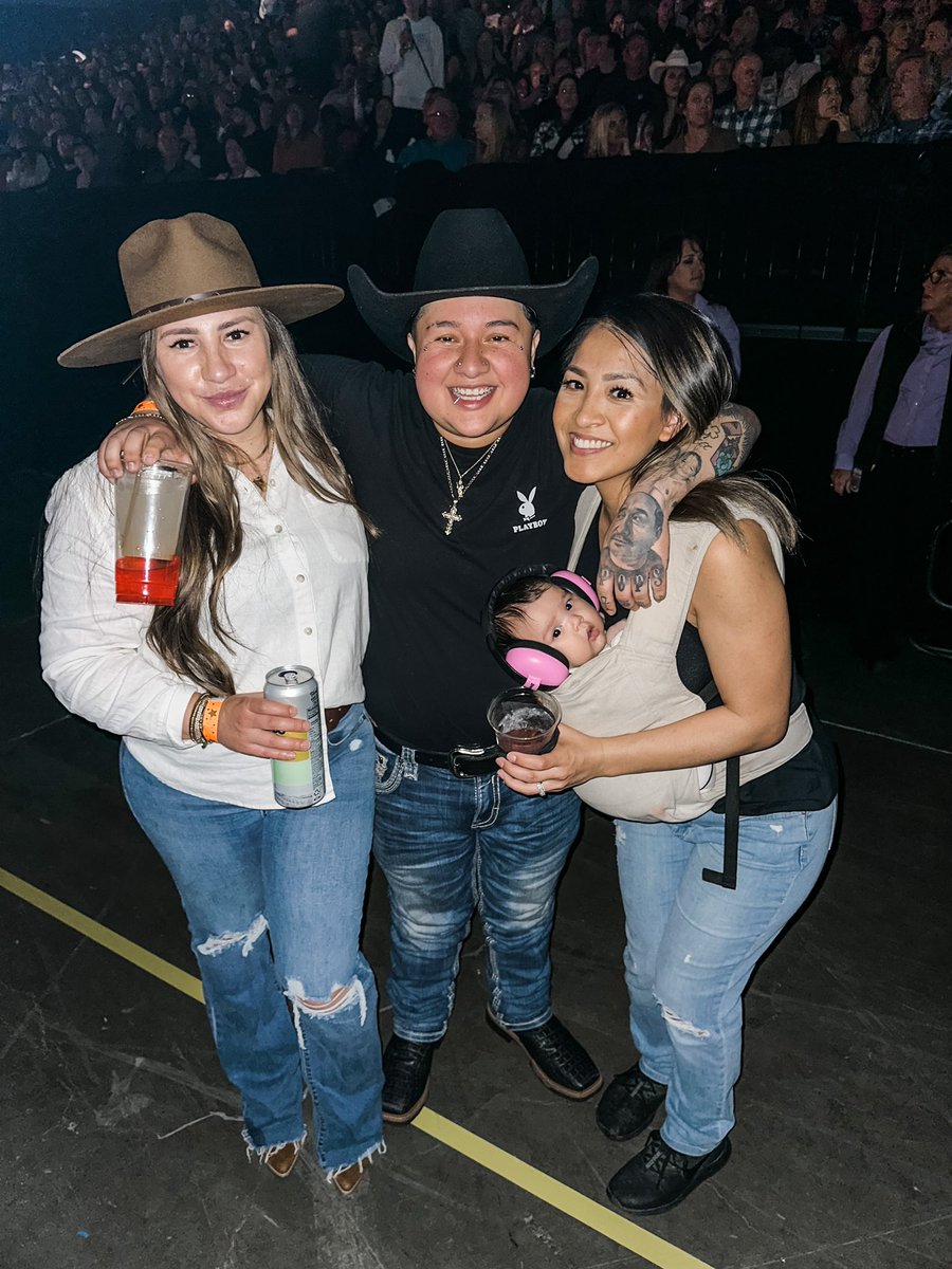 manhsio's tweet photo. When you’re nursing and your baby refuses to take a bottle, you bring her with you. Been to every @carrieunderwood tour and wasn’t going to miss this one! And Eevee did great during the concert 😊 #DenimAndRhinestonesTour https://t.co/Qm60yVACGR