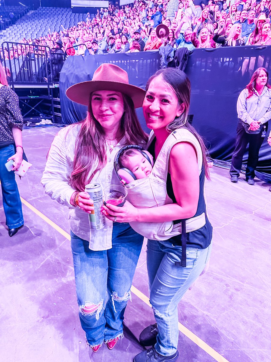 manhsio's tweet photo. When you’re nursing and your baby refuses to take a bottle, you bring her with you. Been to every @carrieunderwood tour and wasn’t going to miss this one! And Eevee did great during the concert 😊 #DenimAndRhinestonesTour https://t.co/Qm60yVACGR
