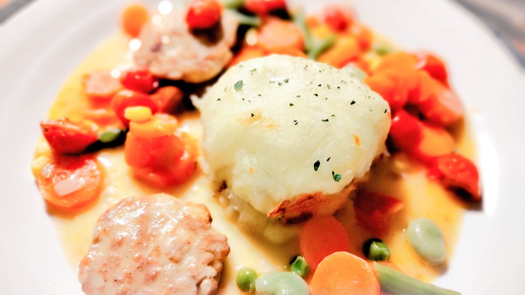 anatusparvus's tweet photo. #MozzarellaBake #vegetablestew #meatpatties with #feta
#cooking #Kochen
#GutenAppetit #EetSmakelijk #Enjoyyourmeal https://t.co/hEdxKrhLnS