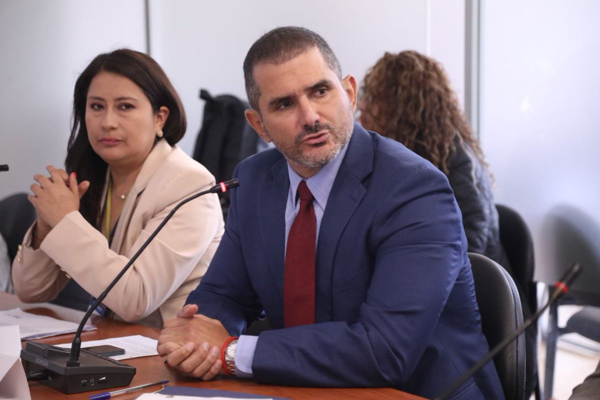 .<a href="/ErnestoVarasVal/">Ernesto Varas Valdez</a>, director ejecutivo de la <a href="/ANT_ECUADOR/">ANT Ecuador</a>, manifiesta que el reglamento para el transporte comunitario rural excepcional está listo para su análisis y aprobación. Se ha socializado principalmente con los GAD municipales y organizaciones, aspectos de seguridad vial.