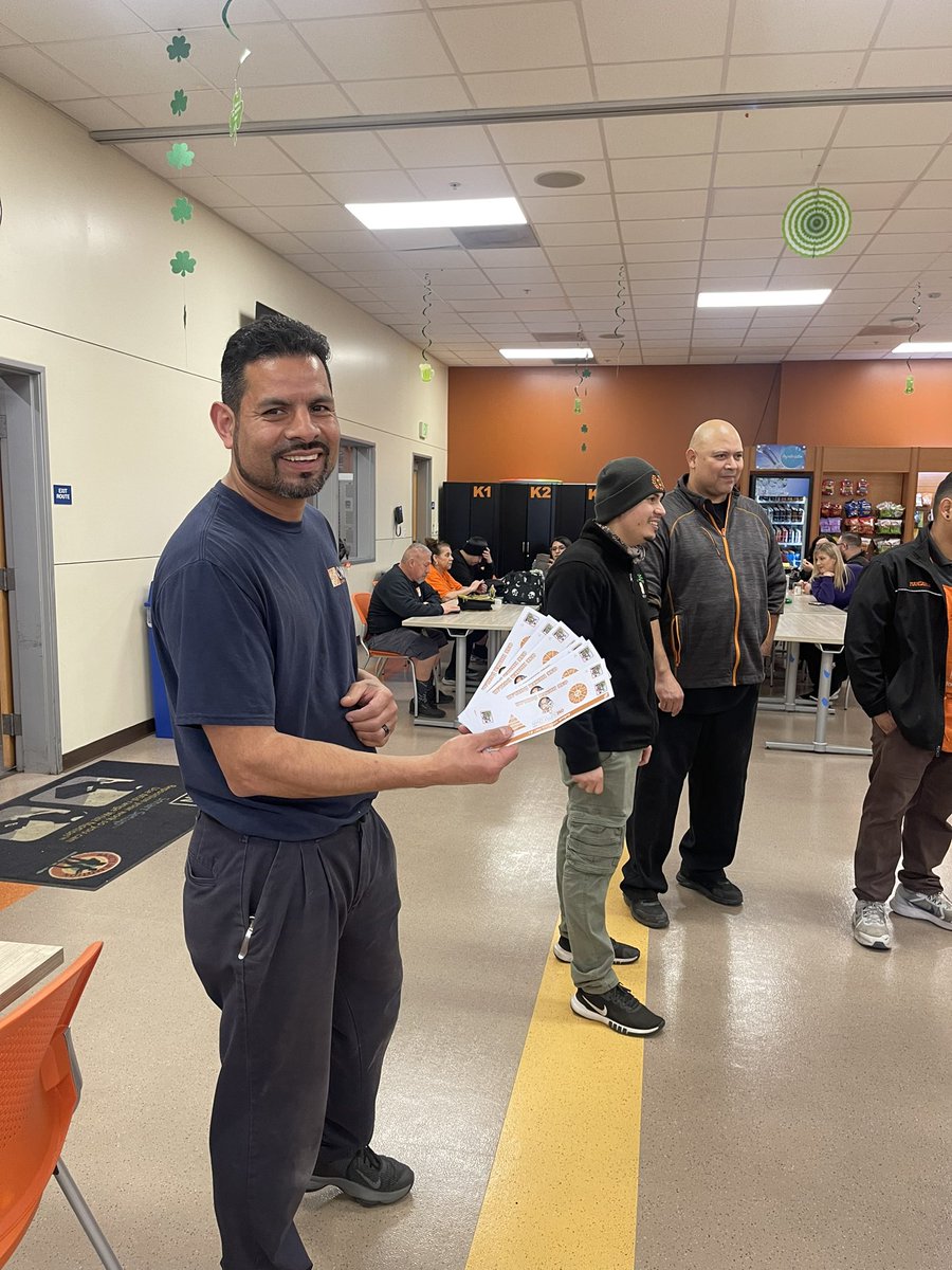 DoraJ_RDC's tweet image. Having fun at work playing drop cup with awesomeness peeps!! I love my job!!❤️ @rayray5641 @JavierTHD5087 @Gladys_5087APS @RobLo5087 @david