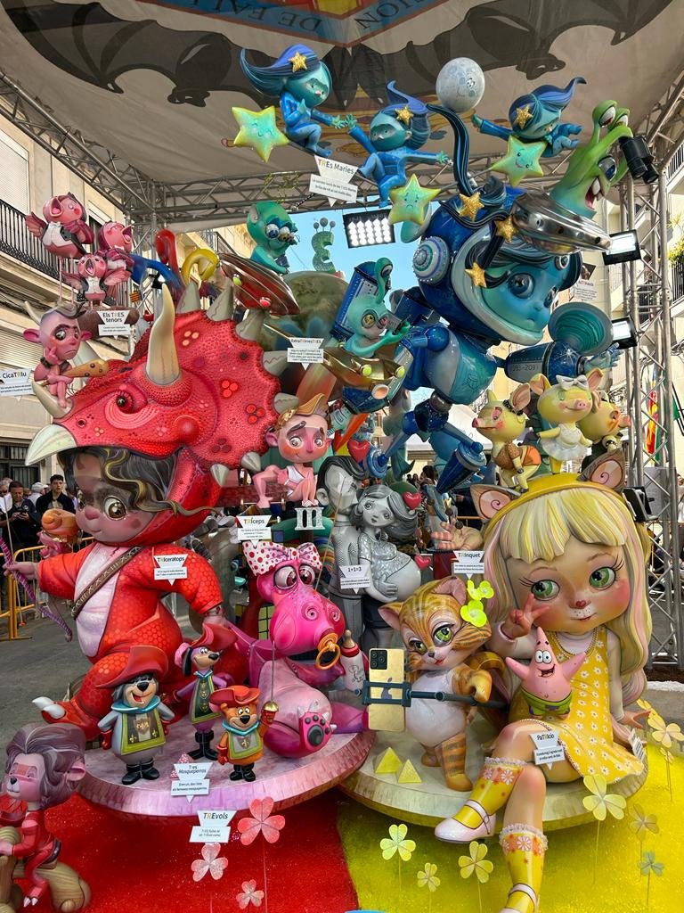 AjuntamentVLC's tweet photo. 🏆Ja coneixem els premis dels monuments infantils de les #Falles23! Les falles guanyadores de la secció especial són:
🥇premi @fallaconvento 
🥈premi @duquedegaeta
🥉premi @FallaGayano
👏Enhorabona a totes les comissions pel seu treball!
Llistat de premis▶️https://t.co/OlO1XQGxFP https://t.co/Qmzmfen8nV