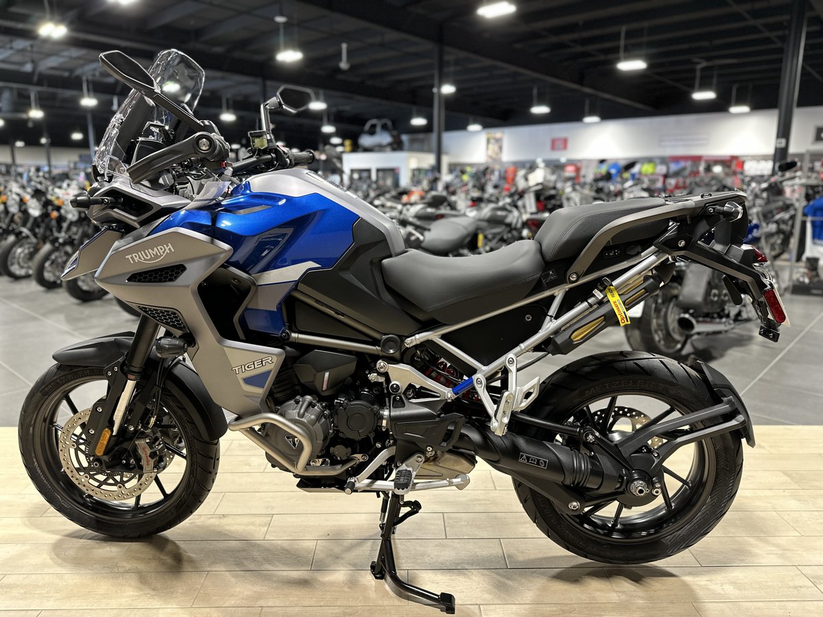 JPC_Campus's tweet photo. Are you dreading yet another visit to the gas pump?
With the Triumph Tiger 1200 GT Explorer and its range-topping 7.9 US gallon tank, you'll spend less time at the pump and more time exploring the open road in style. 

Shop now: https://t.co/IhmdGMktg9

#Triumph #bike #ForTheRide https://t.co/mflGz2n1mJ