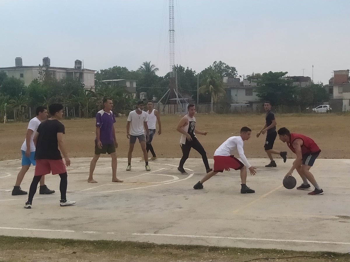 NidiaAurora3's tweet photo. Primer encuentro deportivo entre los jóvenes de @ETECSA_Cuba #ProvinciaGranma y los bomberos. Así comienzan las actividades en saludo al 61 aniversario de la UJC.
#SúmateETECSA @AnabeldeJessGm1 @carlosr_riera @ETECSAGranma @eTere_castro @manuel00hm https://t.co/zJd2I5VUs3