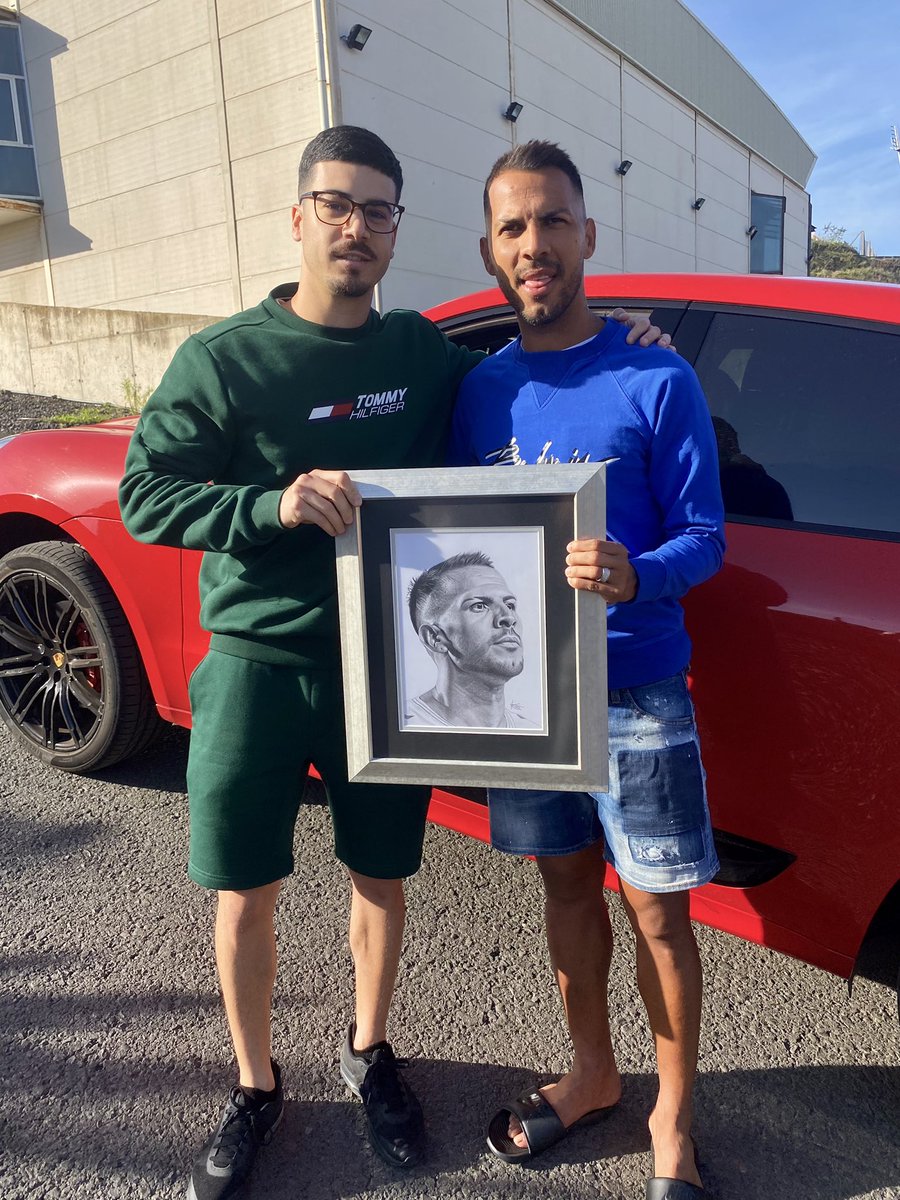 art_kdm's tweet photo. Un placer capi @VieraJonathan 💛💙 https://t.co/8JhEi2X6Cw