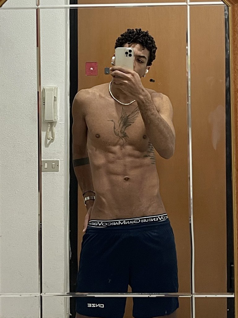euosol_'s tweet photo. 🤭✨ https://t.co/PMiAJgoY02