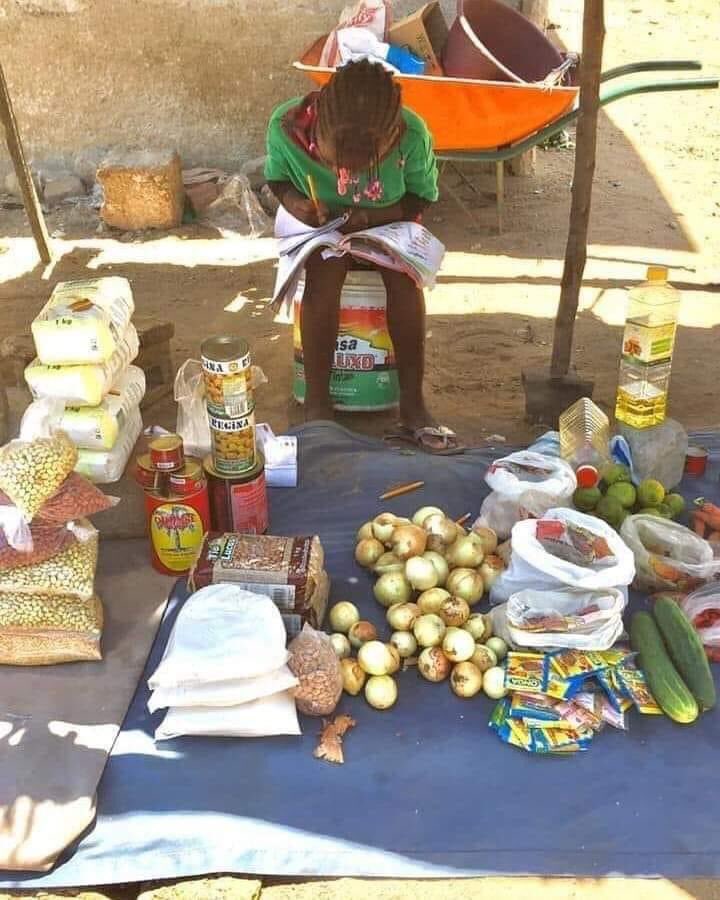 Styliste_bi's tweet photo. "Continue, ma fille. Un jour, tout se mettra en place. "

#agribusinesstalk https://t.co/qT7Q6SlV96