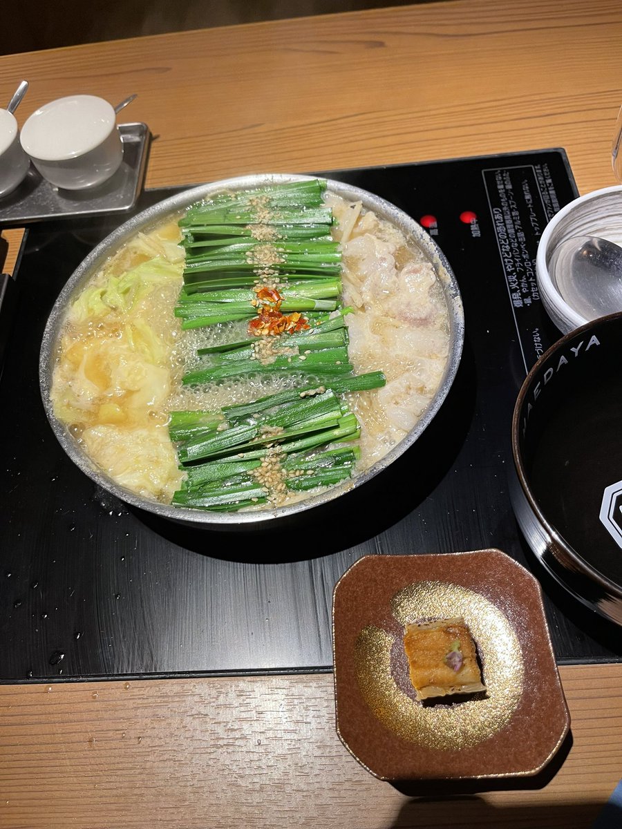 リベンジ出来ましたー！
美味しかったー！味噌味にしてみた。
モツがふっくらとろとろ💖甘くて優しいお味に薬味が絶妙！野菜もたっぷり取れました。初めて食べたもつ鍋が、前田屋さんで良かった！