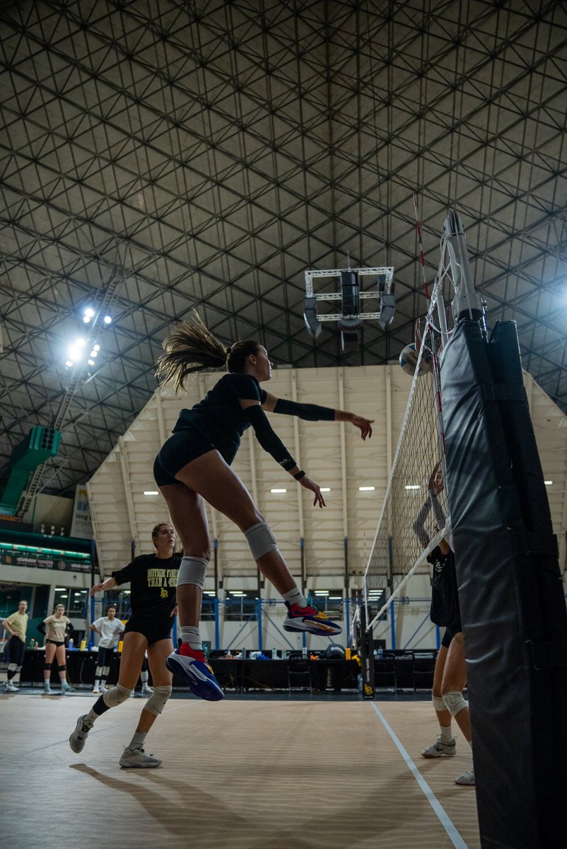 LBSUWVB's tweet photo. 😀 through practice 

#GoBeach #BOOM https://t.co/nhaqatShq0