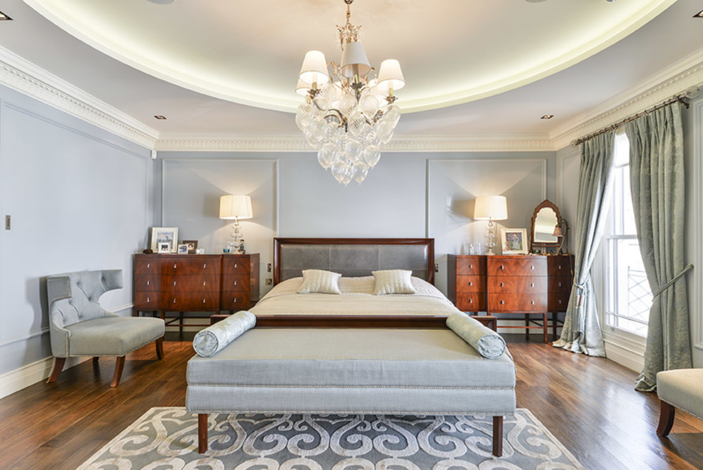 NVPproperty's tweet image. The perfect family home in the heart of Chelsea. A five bedroom, double fronted house with a spacious dine-in kitchen, beautifully designed patio garden and more.  Available to rent through NVP bit.ly/3lhmekQ