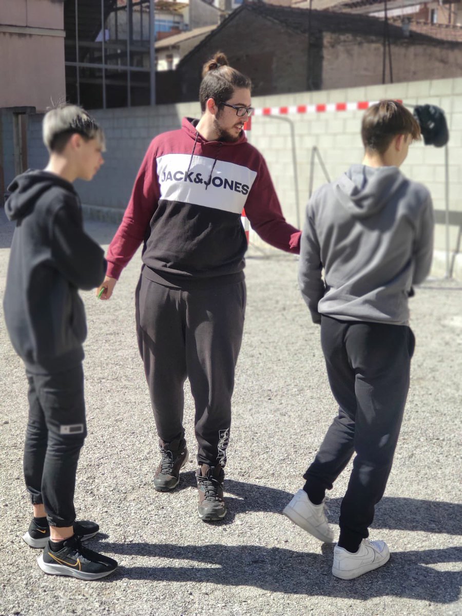 EpiaOlot's tweet image. Jorndades d'orientació 4t d'ESO. Aquest matí alumnes dels diferents instituts i centres educatius de la comarca han visitat la nostra escola per conèixer els cicles formatius d'Activitats físiques i esportives. #FPOLOT