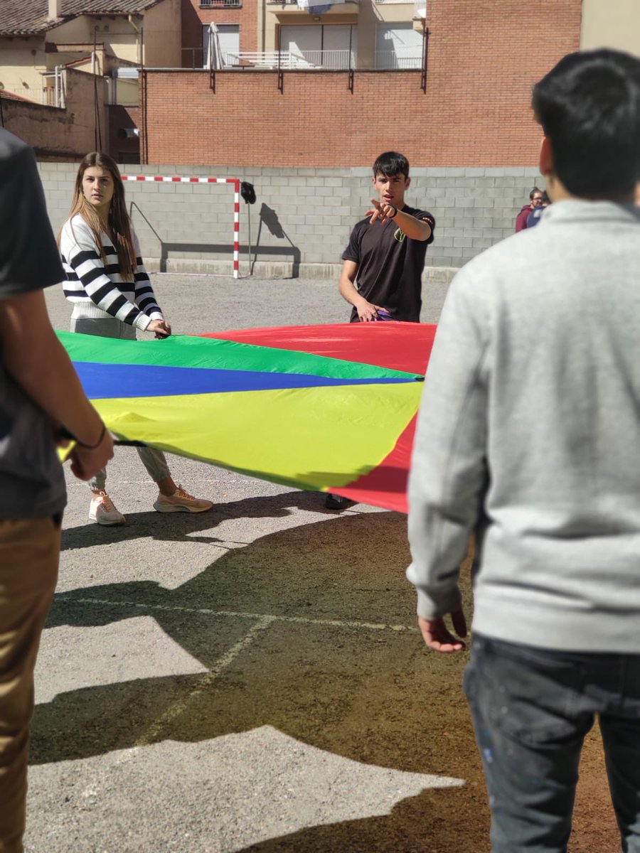 EpiaOlot's tweet image. Jorndades d'orientació 4t d'ESO. Aquest matí alumnes dels diferents instituts i centres educatius de la comarca han visitat la nostra escola per conèixer els cicles formatius d'Activitats físiques i esportives. #FPOLOT