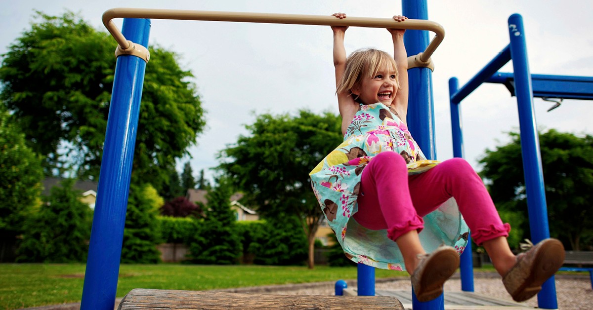 unitedgroupins's tweet photo. Warmer temperatures are calling more kids outside to play, meaning it's time to dust off those swing sets and slides! Make sure your playgrounds are in tip-top shape by following this safety inspection checklist ✅ 📝 : https://t.co/riuHVFoa3a https://t.co/WUAptlqtHK