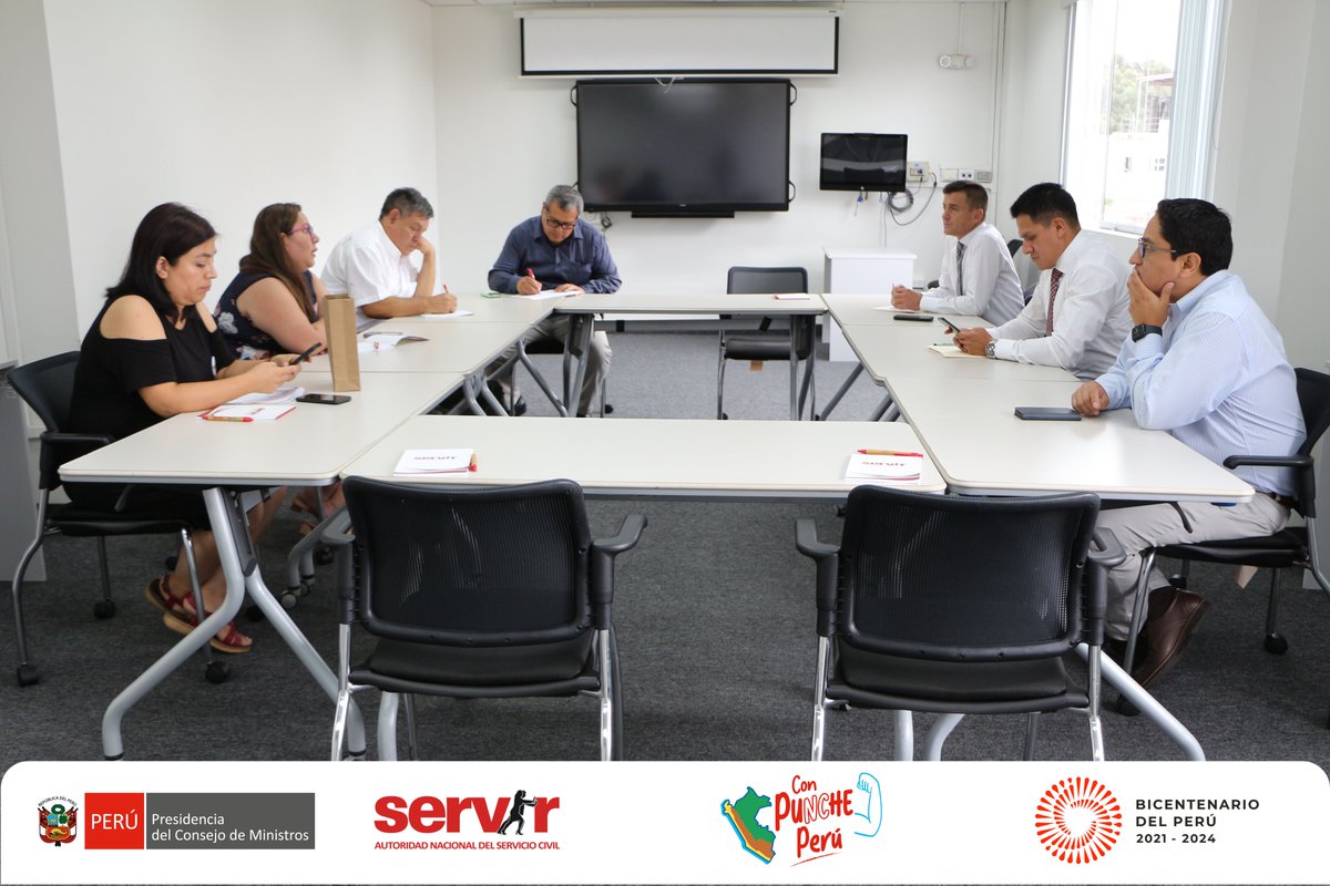 SERVIR_PERU's tweet photo. 📸#SERVIR recibió al secretario general adjunto de la Central Autónoma de Trabajadores del Perú @CATP_Peru_, Halter Saavedra; el secretario general de la #CONASEP, Rubén Galindo; y las secretarias generales de los sindicatos de inspectores de @SunafilPeru y @SERVIR_PERU. 🧵1/2 https://t.co/PVDZdRTKmv