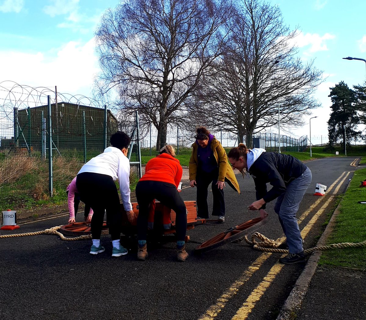 Soulgirl999's tweet image. Awesome to join colleagues from @shropsfire @HWFire @WMerciaPolice at #Donnington for an away day with the local @Army_Engagement team. Gun run, DCCT, Escape Room &amp;amp; obstacle course! Many thanks to Liz @WOWestMercia for the opportunity #teamwork #fire #police #workingtogether 🚒🚓