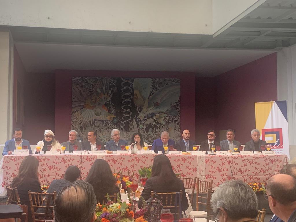 El día de hoy estuvimos presentes en la Conferencia de prensa de la <a href="/CALC_MX/">Coalición por el Acceso Legal a la Cultura</a> en la Fundación Sebastián, junto a los representantes de <a href="/egedamx/">EGEDAMX-LicenciamientoAudiovisual</a>, la <a href="/SACM_Oficial/">SACM México</a> y los integrantes de la Coalición, para presentar a la prensa en qué consiste la #RemuneraciónCompensatoria