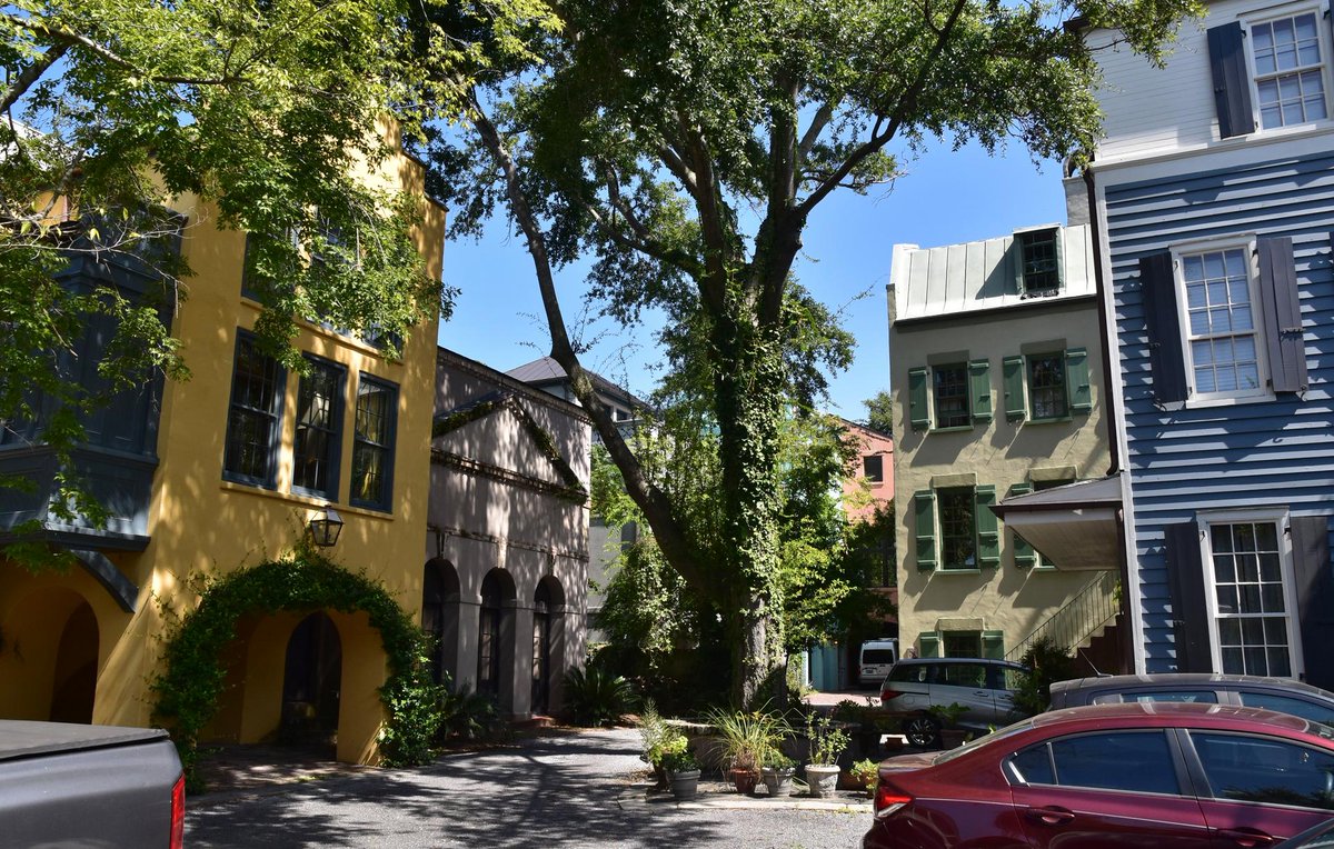 StrongTowns's tweet photo. Catfiddle Street in Charleston is a newly built development of 24 homes in a single acre. This should be broadly legalized across North America. https://t.co/RBfPSFsKW6