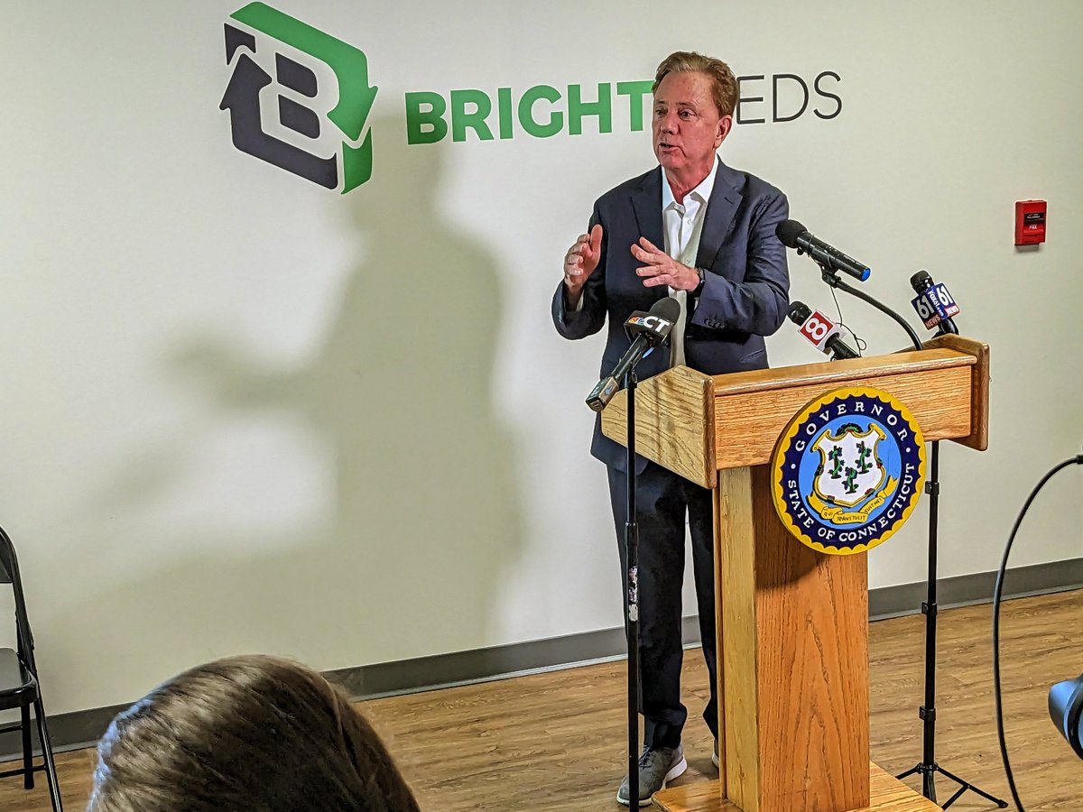 CTDEEPNews's tweet photo. We joined @GovNedLamont at @BrightFeeds in #BerlinCT to talk with #Connecticut leaders in organics processing about the future of waste management, HB 6664, and turning our food scraps and organics into animal feed, energy and compost. https://t.co/HMmjdrwEKU
