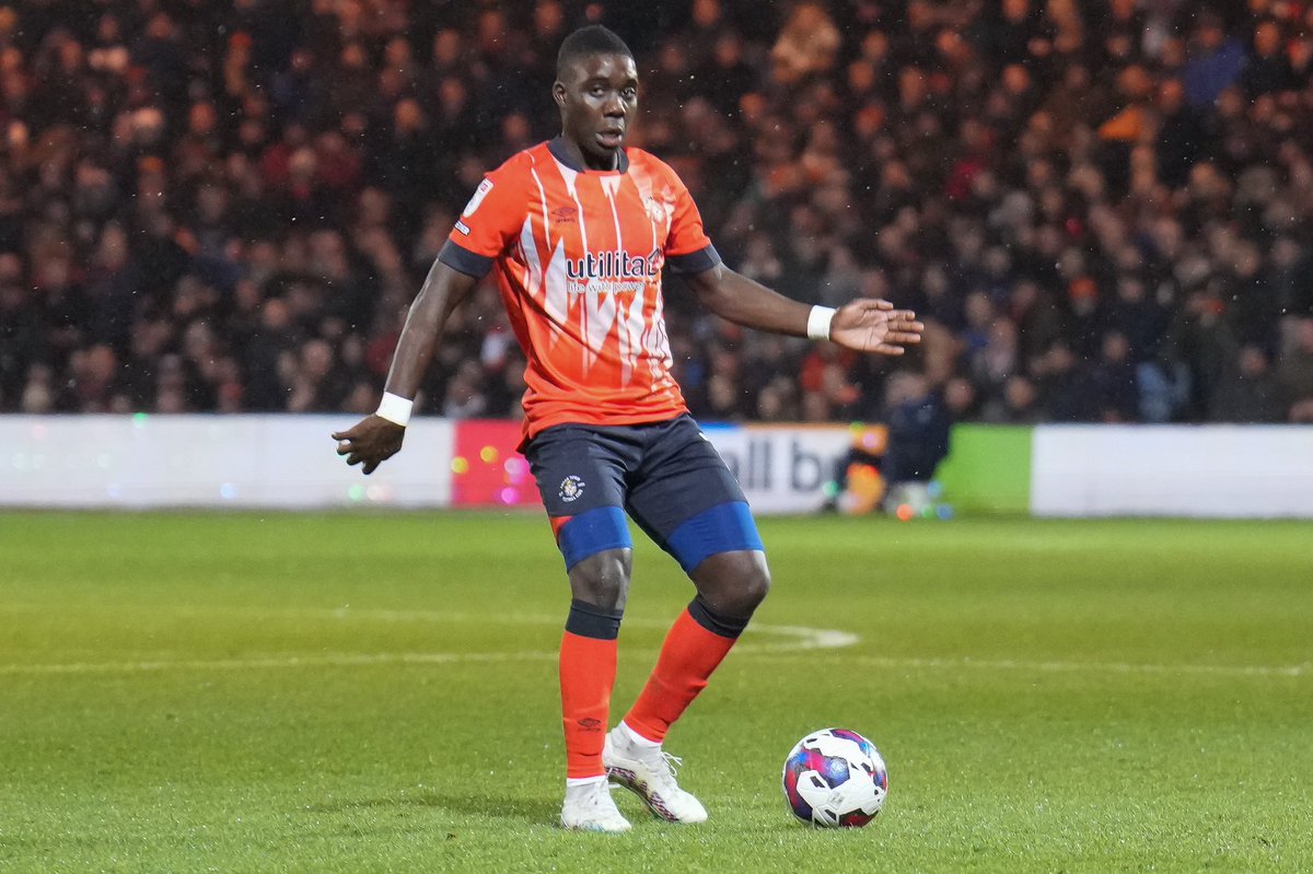 LutonTown's tweet photo. 🇿🇼 Marvelous from Nakamba so far.

#LUTBRI | #COYH https://t.co/IfZMc3aSDC