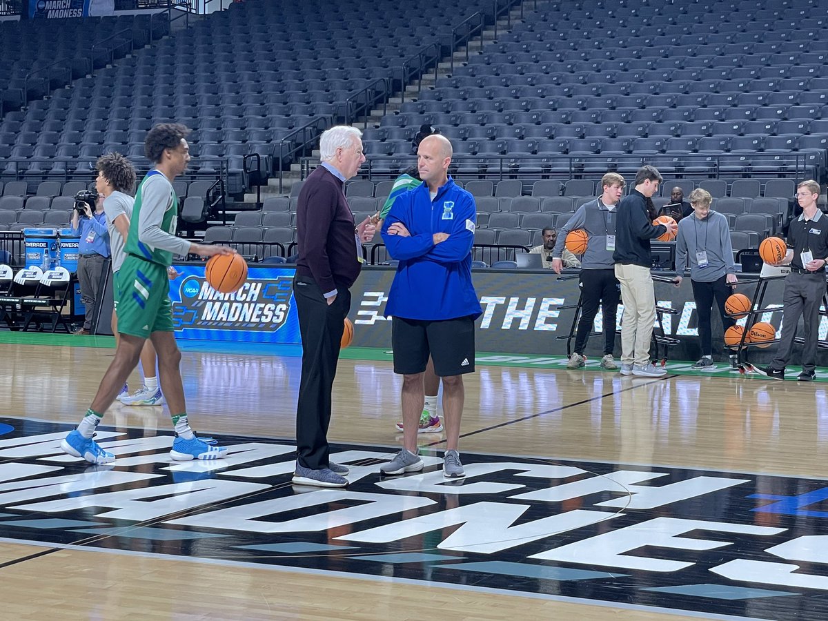 Texas A&amp;M-Corpus Christi coach Steve Lutz talking with Bill Raftery, who will be on the CBS broadcast tomorrow alongside Jim Nantz and Grant Hill. <a href="/CallerSports/">Caller Sports</a> #MarchMadness <a href="/Islanders_MBB/">Islanders Men’s Basketball</a>