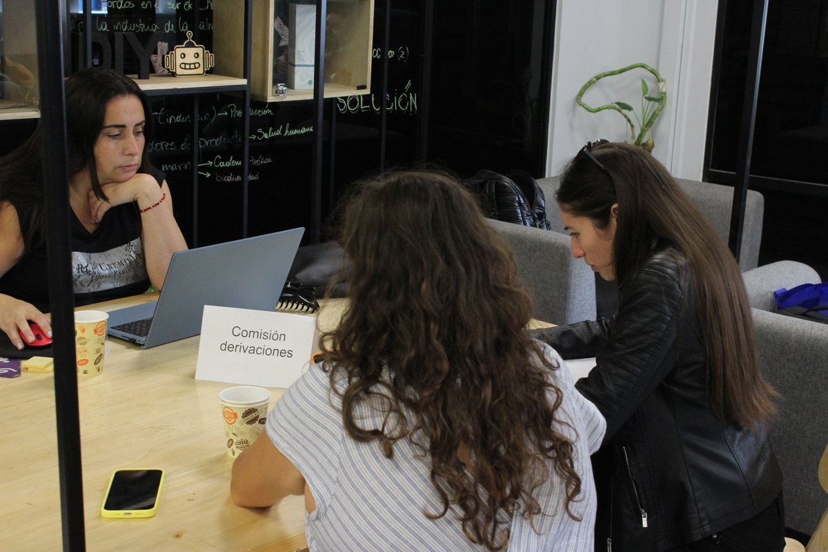 El pasado jueves, la Red de Microemprendimiento de la Región de Valparaíso reanudó sus actividades con una reunión entre sus instituciones socias, en la que se establecieron cuatro comisiones de trabajo con el objetivo de planificar las labores del año 2023 ✨🙌