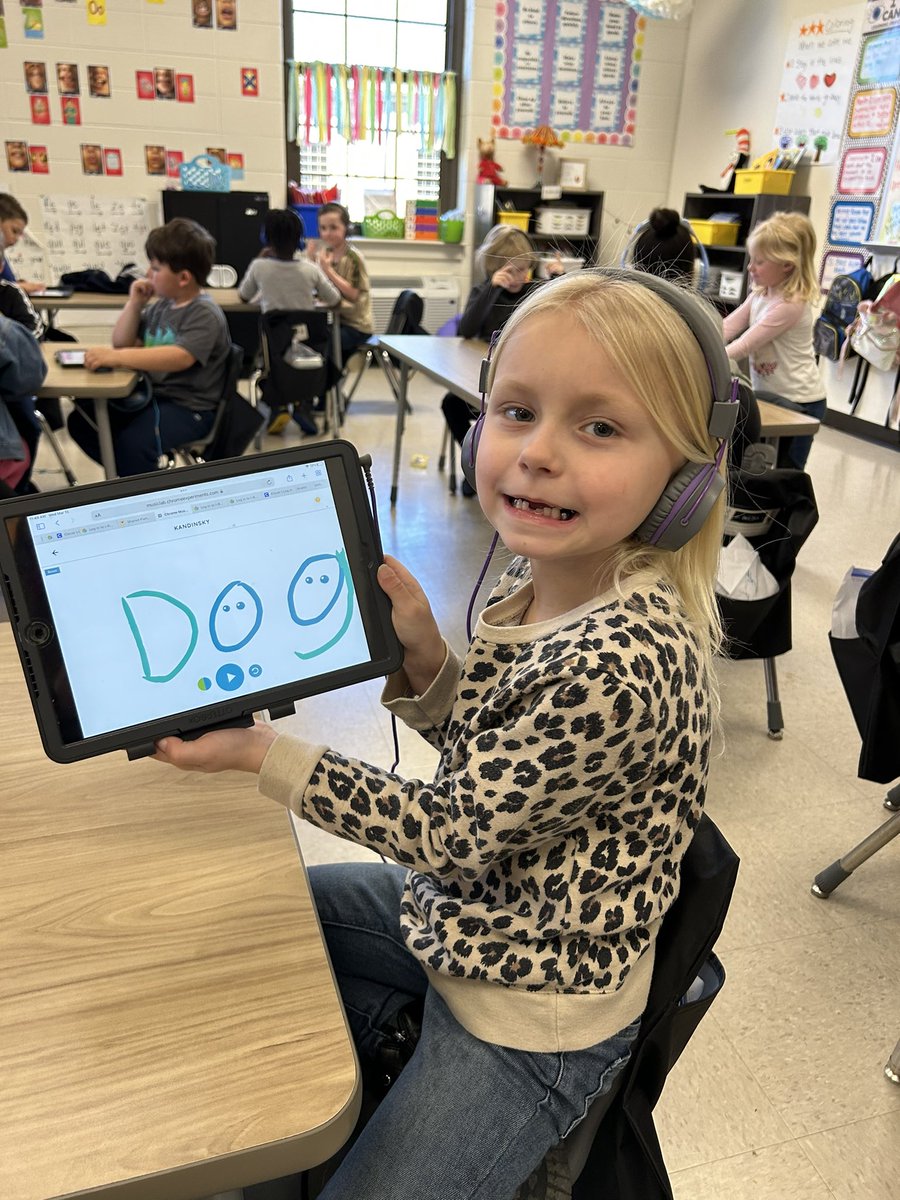 Williamslexib's tweet photo. Digital Learning Day = their new favorite thing! 💙 @chromemusiclab for the win! 👏🏻 #DLDay @SycamoreElem @TCBOE https://t.co/3XdAtte96X