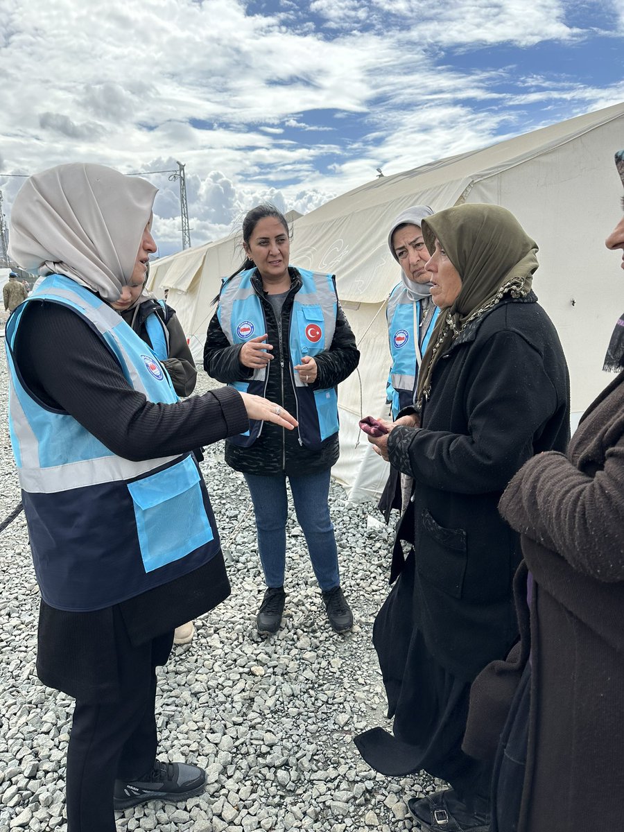 Yaralarımızı, sevgiyle saracak;
Tüm yıkımların üstüne,
Kardeşlik şehirleri inşa edeceğiz..

Umudumuz, daima Acılarımızdan büyüktür..

📍Hatay’ dayız.. 

#İyikiMemurSenVar