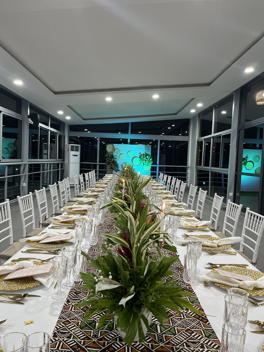 TERAEVENTSCI's tweet photo. #Dîner #gastronomique privé d’un groupe d’amis 

Mets 100% Made in #CIV225 .

Dégustation : Chef Patrice Moh-Elloh  ( L’envouté )
#Décoration: Tehillah Events 
Bar 100% #Ivoirien : #Master Cocktails 
#Coordination, #Espace &amp; #Logistique : @TERAEVENTSCI 

#events https://t.co/nWiB5FbQqs