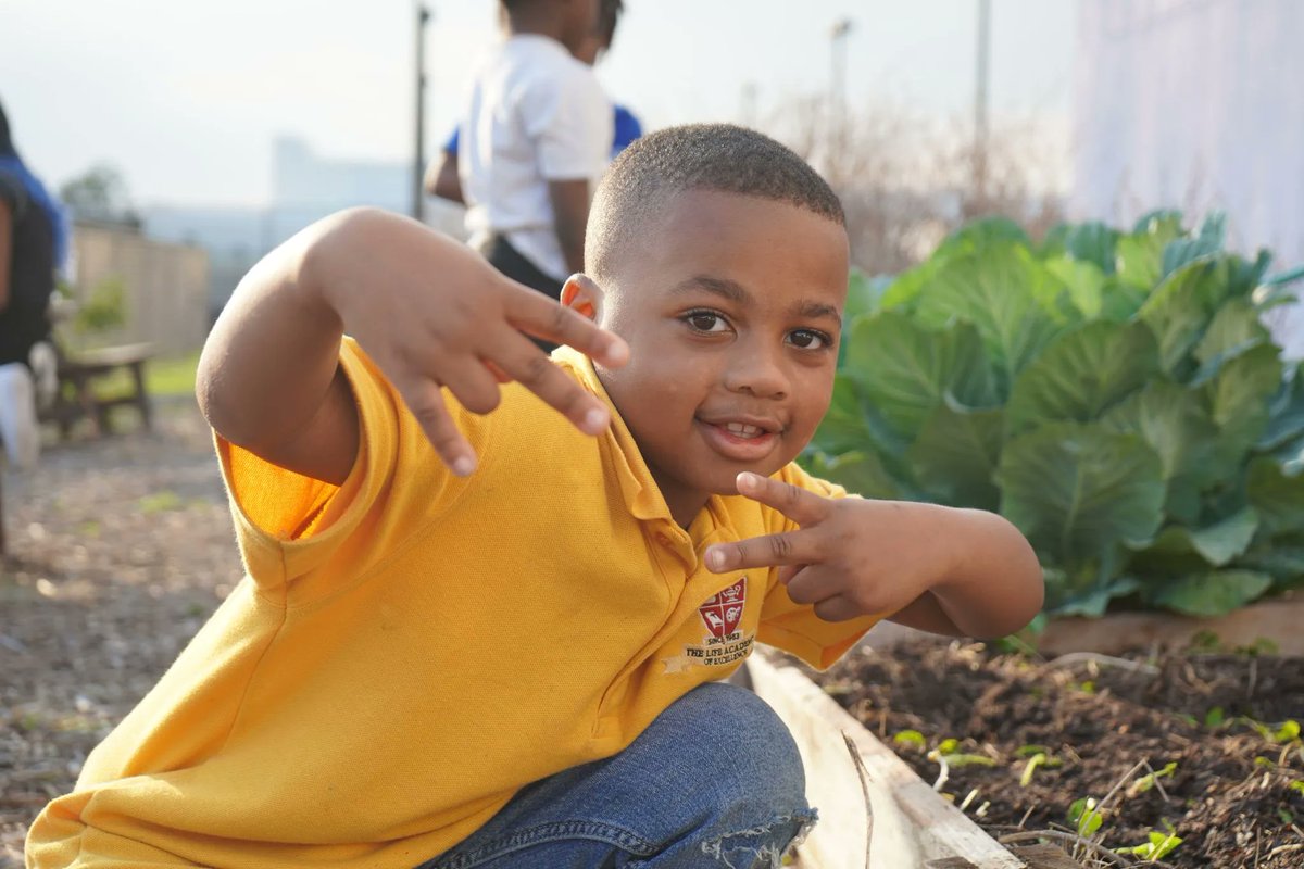 Garden dudes. 😎🌱 We love teaching gardening basics to the kiddos at Boys &amp; Girls Club! #guyswhogarden #kidsactivities #kidsgarden #nonprofit #gardenclasses #boysandgirlsclub