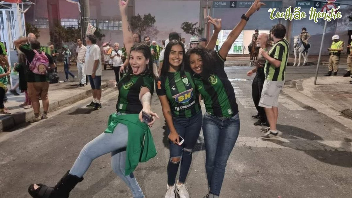 CoelhaoMonstro's tweet photo. Da série:
As americanas são as mais lindas!💚 https://t.co/1zwr8T86eD