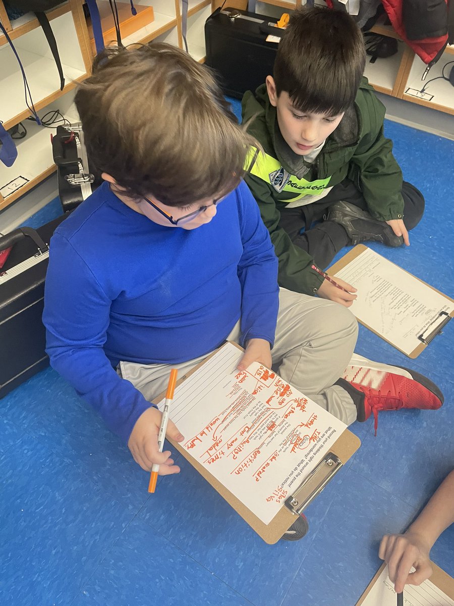 eosullivan_3's tweet photo. Annotating to analyze poetry and then reading poetry to practice fluency! @PamStokes609 #barnegatinspires https://t.co/l9nAWsF9Q8