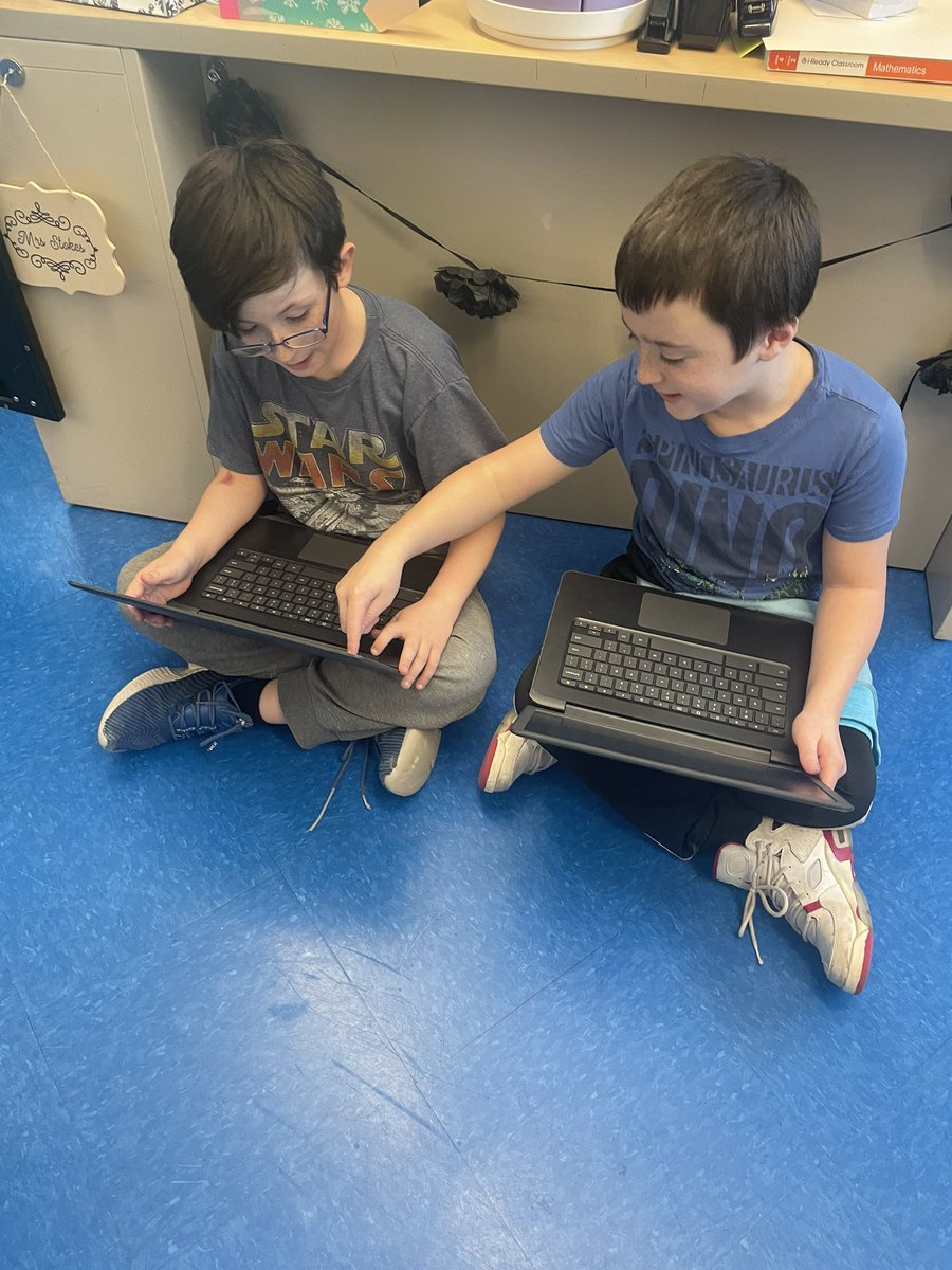eosullivan_3's tweet photo. Annotating to analyze poetry and then reading poetry to practice fluency! @PamStokes609 #barnegatinspires https://t.co/l9nAWsF9Q8