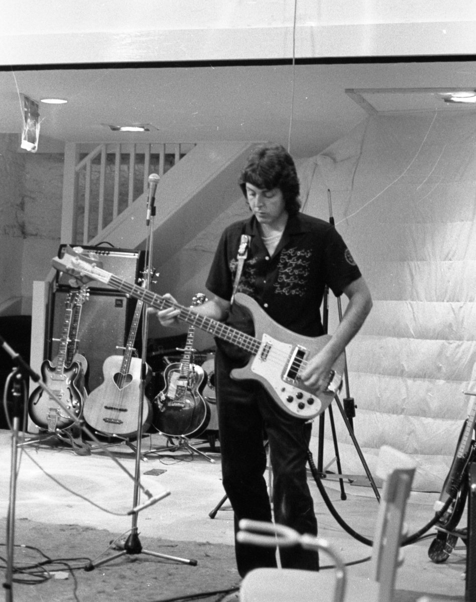 LucaPerasi's tweet image. Another giveaway of my new book &quot;Paul McCartney: Music Is Ideas. The Stories Behind the Songs (Vol. 1) 1970-1989&quot; 📚
To participate: 1) like this tweet 2) share this tweet 3) Let me know your favorite song on Back to the Egg. 
Contest closes in 24h. Winner: 17 March. Let&apos;s start!