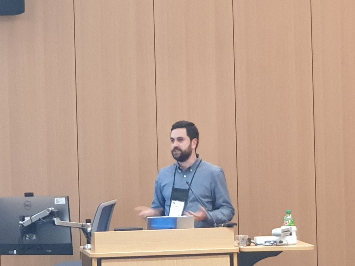 Interested in supporting students to write cohesive essays. <a href="/flmrafael/">Rafael Ferreira Mello</a> talks about explainable prediction of essay cohesion in English and Portuguese. Great to see multilingual studies in #learninganalytics #lak23 

dl.acm.org/doi/abs/10.114…