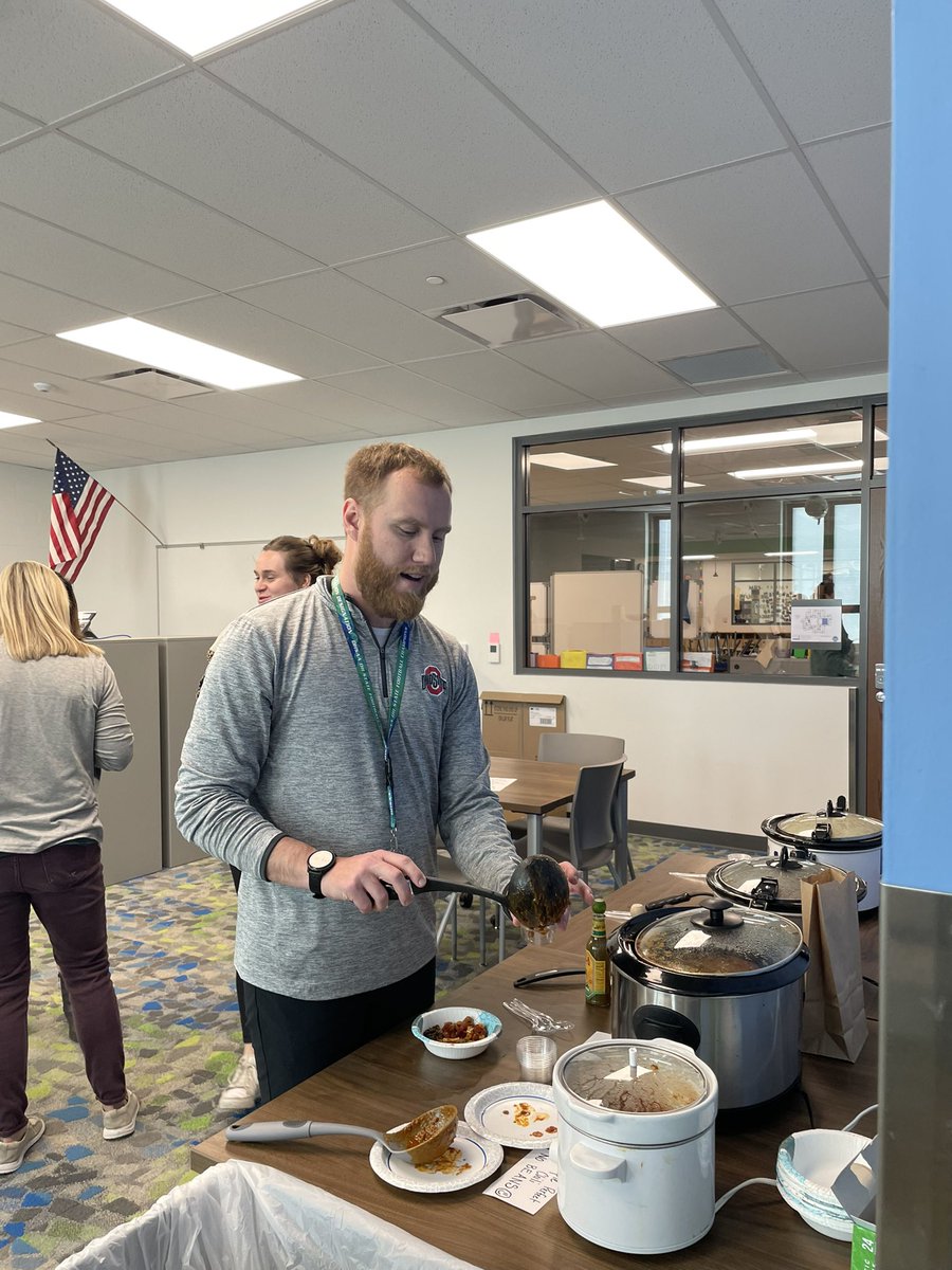 slpreda's tweet photo. Teacher chili cook off was a success with 9 delicious recipes! 5th and 6th grade staff enjoyed visiting and eating with each other. @katie_enneking @lisamiller_SHS @jday_principal https://t.co/Drkku5GJxC