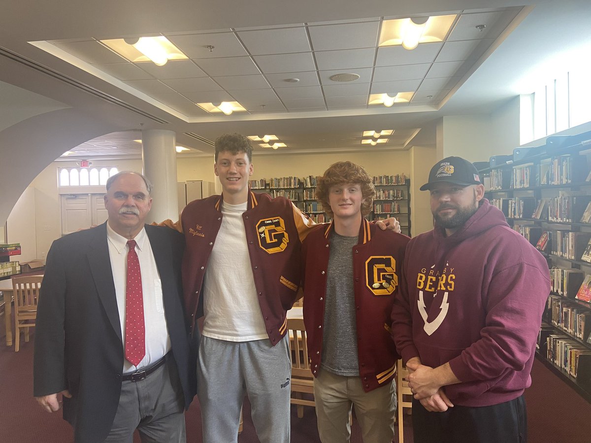 GMHSFootball860's tweet photo. A huge congratulations to @WMigliaccio1 and @GeorgeHorst5 on being selected for The Northern Connecticut Chapter &amp; College Hall of Fame Collegiate Scholar Athlete Award! Its a huge honor and well deserved by both #hardworkpaysoff #bearball #cthsfb https://t.co/rp7i4NDQoq