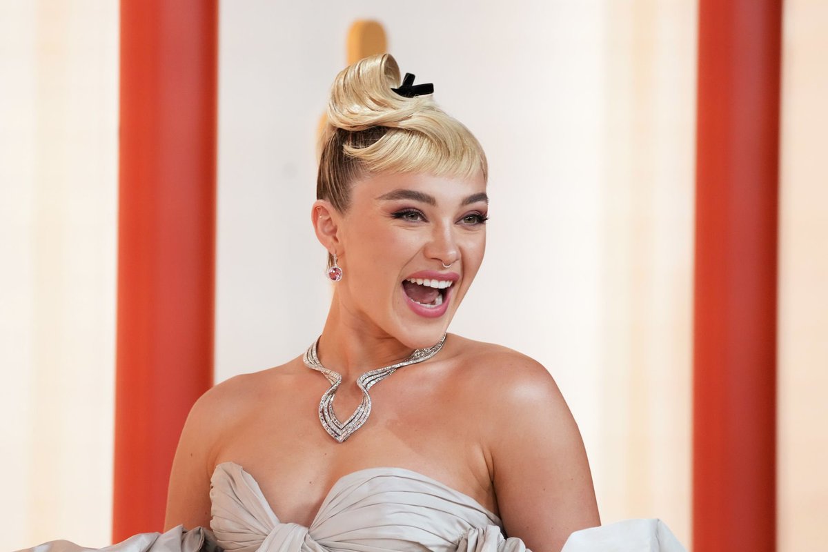 bestofpugh's tweet photo. 🚨 FLORENCE PUGH WILL BE DOING THE BUZZFEED PUPPY INTERVIEW 🚨 https://t.co/MqTsUH0DS7