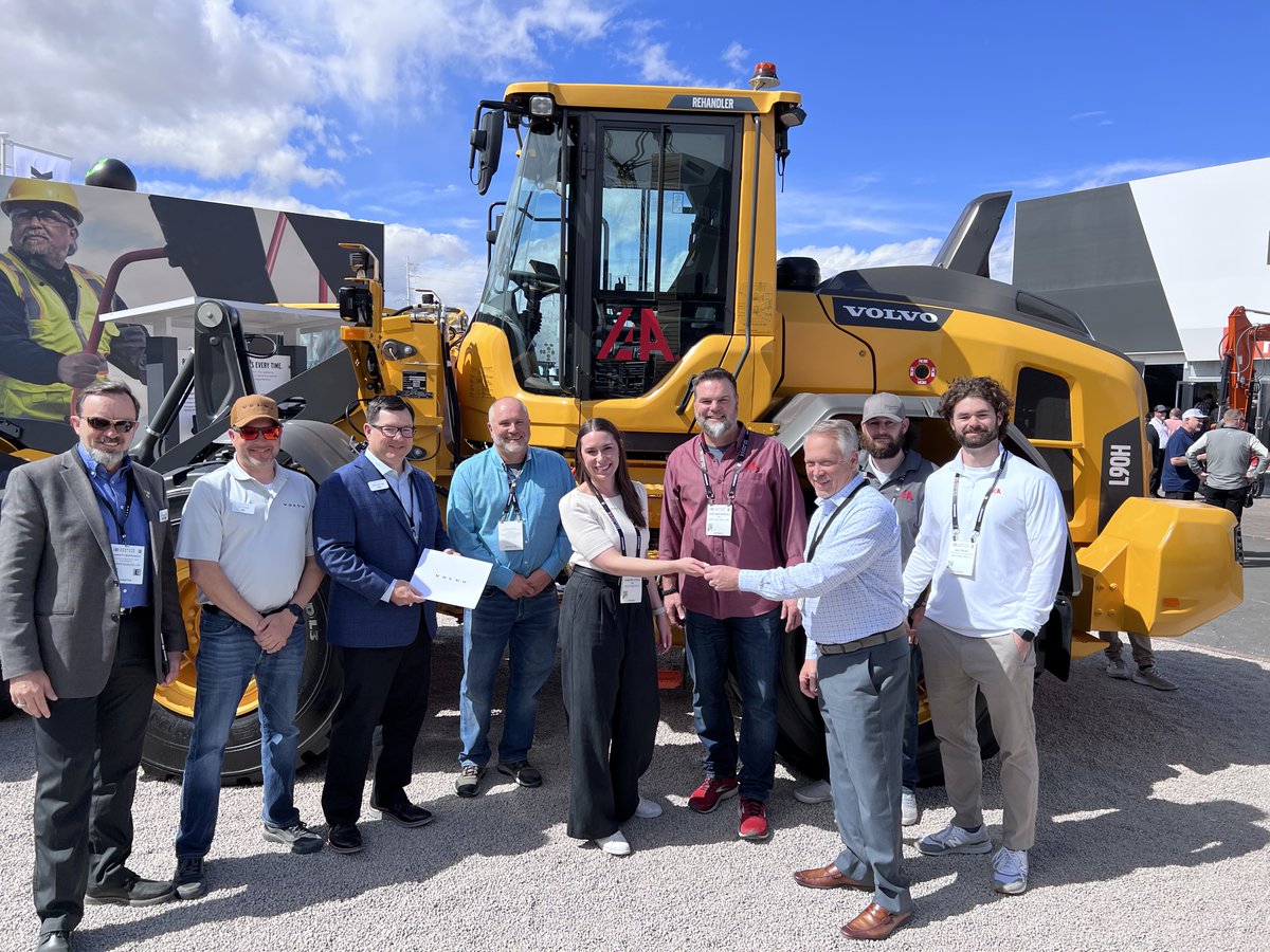 VolvoCE_NA's tweet photo. Insurance Auto Auction has the largest fleet of our L90 wheel loaders in the world, and they purchased another at @conexpoconagg! This team responds to natural disasters all over North America. Thanks for all you do, IAA! #VolvoCONEXPO https://t.co/oZpEW8BV4m