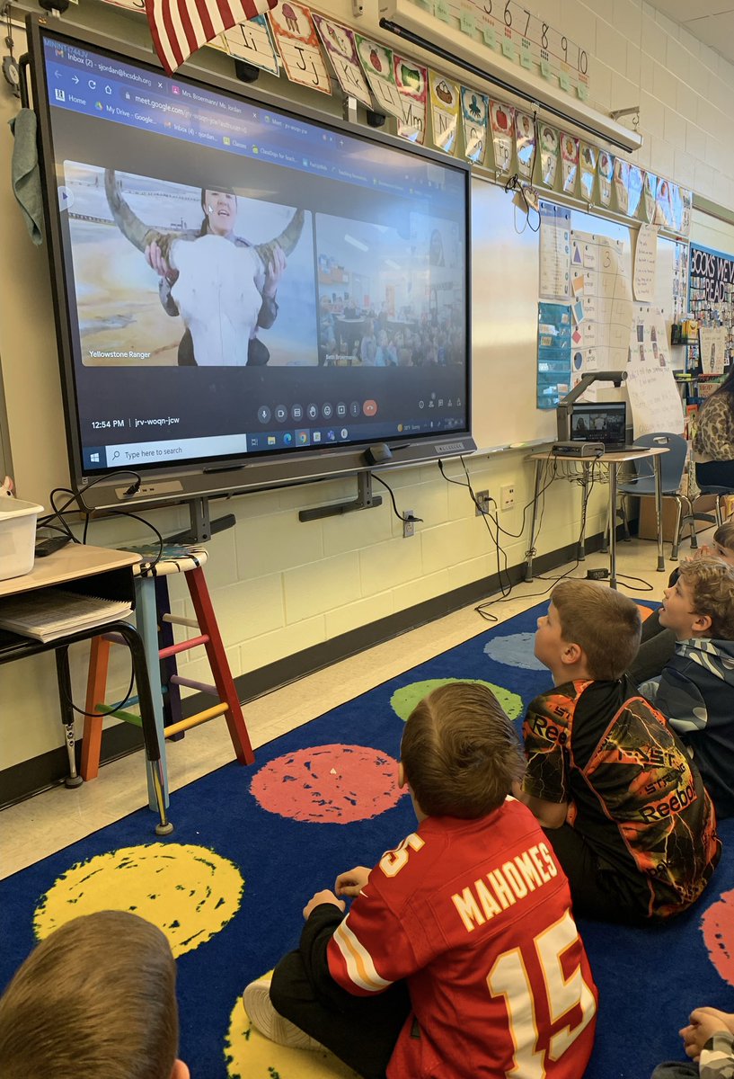saminfirstgrade's tweet photo. Learning about Yellowstone National park today with a park ranger! https://t.co/6nS0Fxc7EC